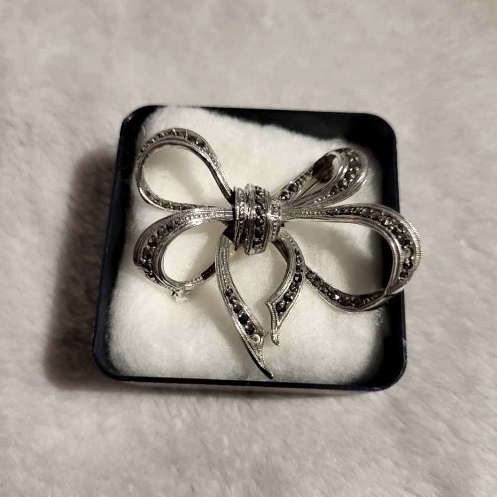 Sterling bow brooch